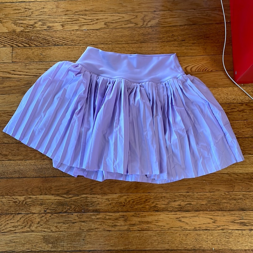 Gorgeous Alo yoga tennis “grand slam” skirt worn all but once!